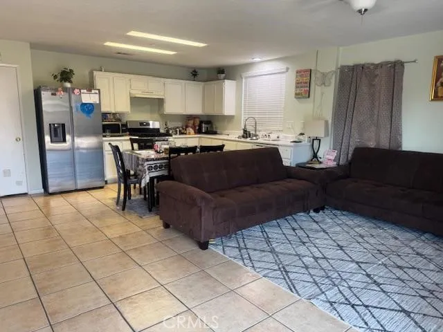 15313 Coleen Street, Fontana, California 92337 home-pic-11