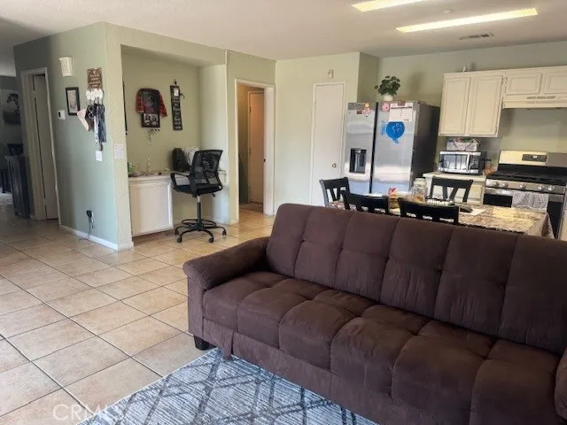 15313 Coleen Street, Fontana, California 92337 home-pic-8
