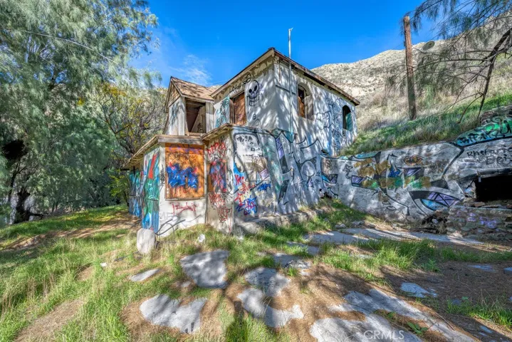 Definite fixer but with cobblestone fireplace