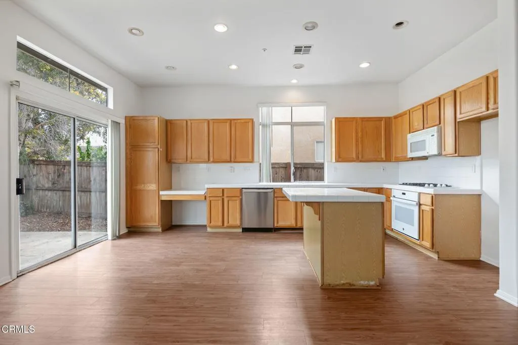1930 Del Amo Way, Oxnard, California 93036 home-pic-14