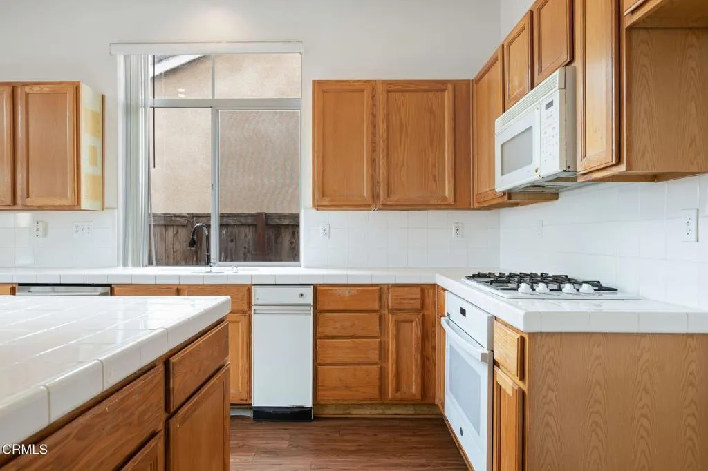 1930 Del Amo Way, Oxnard, California 93036 home-pic-16