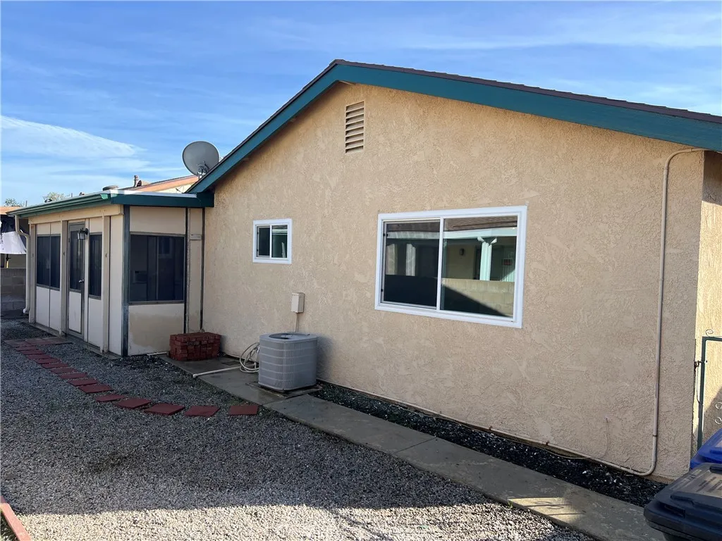2302 El Grande, Hemet, California 92545 home-pic-12