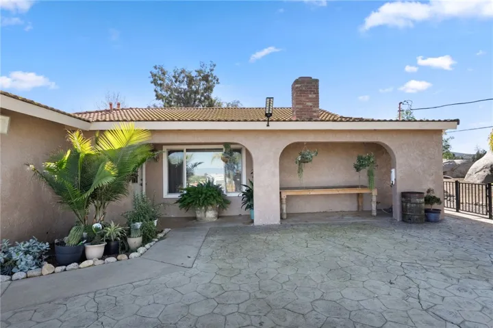 cobblestone fenced patio in front of house