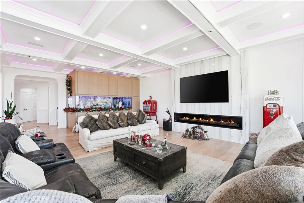 381 S Henning Way, Anaheim, California 92807 home-pic-21