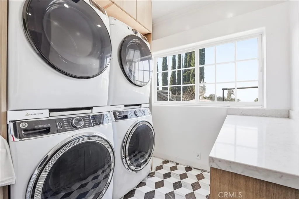 381 S Henning Way, Anaheim, California 92807 home-pic-24