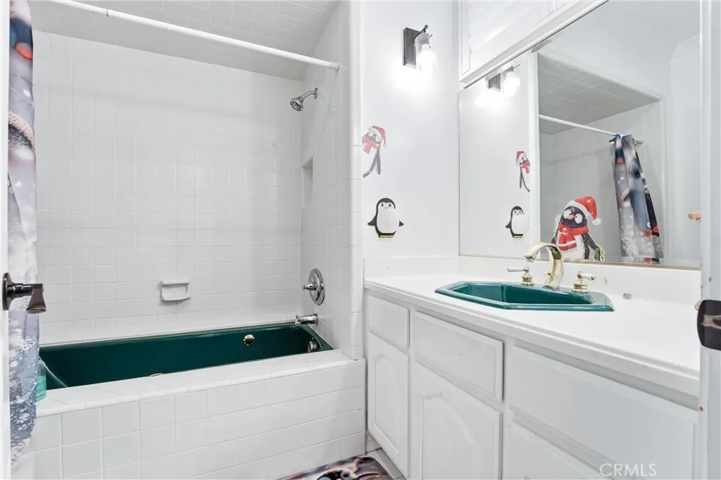 381 S Henning Way, Anaheim, California 92807 home-pic-48