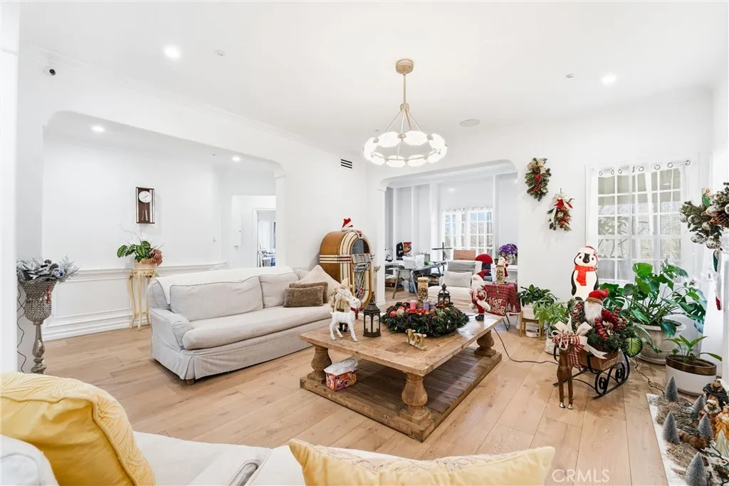 381 S Henning Way, Anaheim, California 92807 home-pic-11