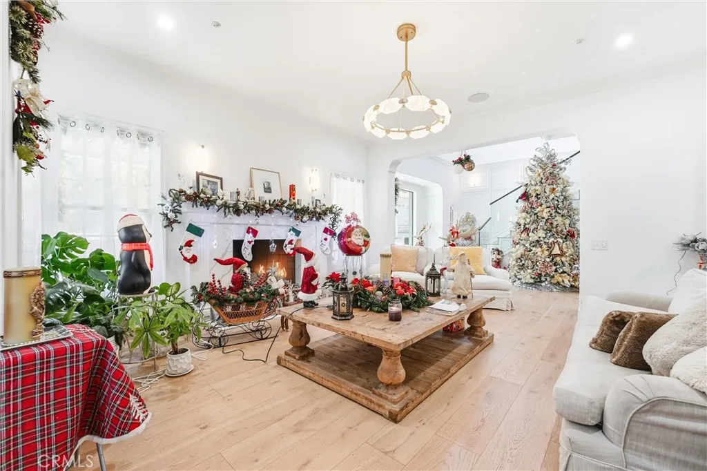 381 S Henning Way, Anaheim, California 92807 home-pic-10