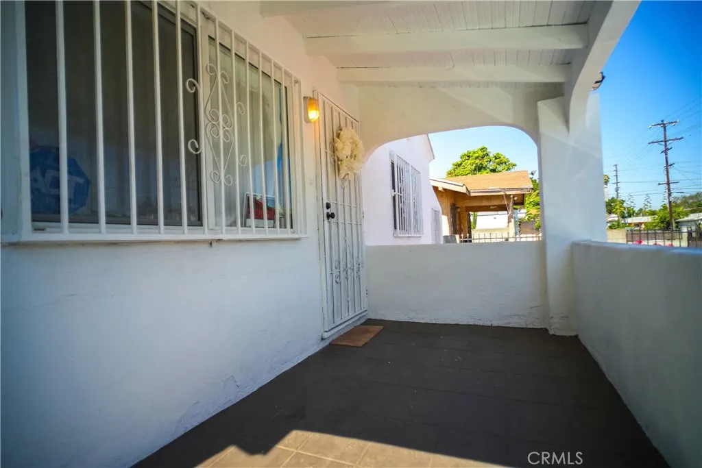 332 E 79th Street, Los Angeles, California 90003 home-pic-2