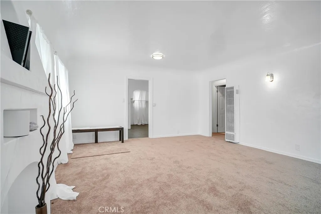 332 E 79th Street, Los Angeles, California 90003 home-pic-3