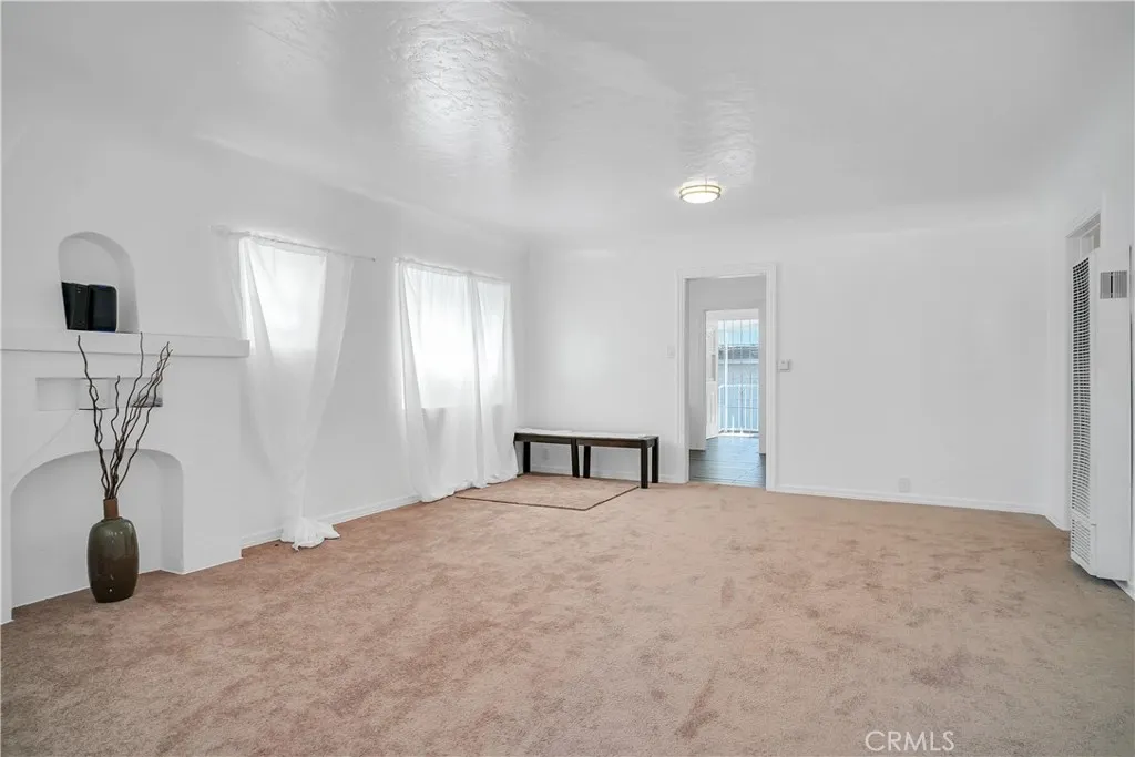 332 E 79th Street, Los Angeles, California 90003 home-pic-4