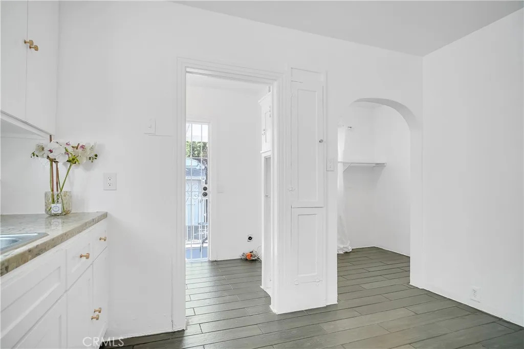 332 E 79th Street, Los Angeles, California 90003 home-pic-7