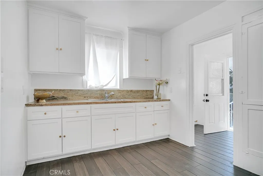 332 E 79th Street, Los Angeles, California 90003 home-pic-6