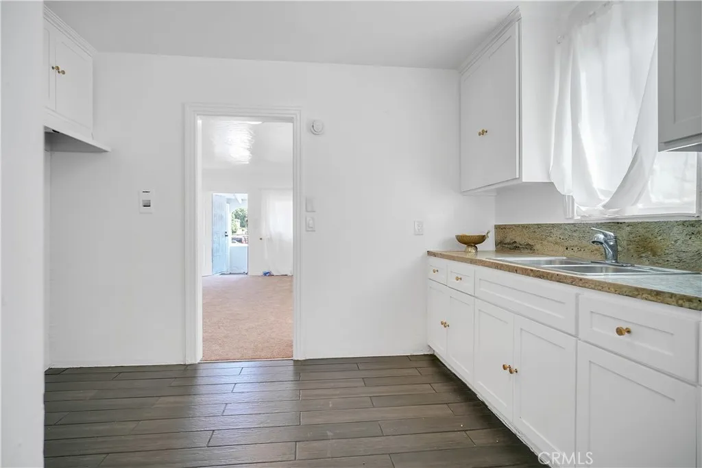 332 E 79th Street, Los Angeles, California 90003 home-pic-5