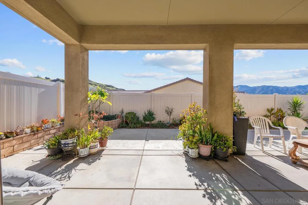 11885 Discovery Ct, Corona, California 92883 home-pic-38