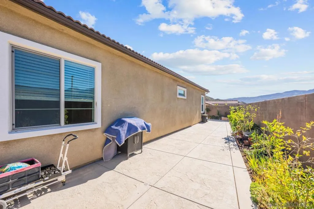 11885 Discovery Ct, Corona, California 92883 home-pic-30