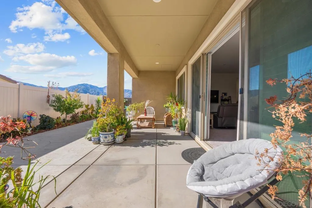 11885 Discovery Ct, Corona, California 92883 home-pic-24