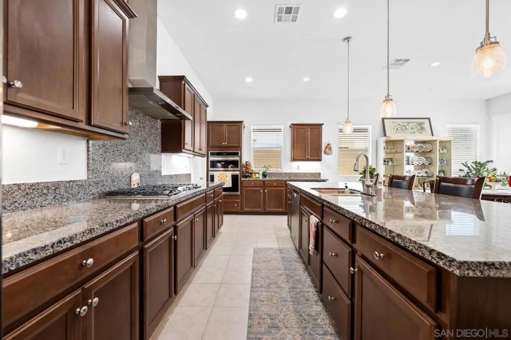 11885 Discovery Ct, Corona, California 92883 home-pic-10