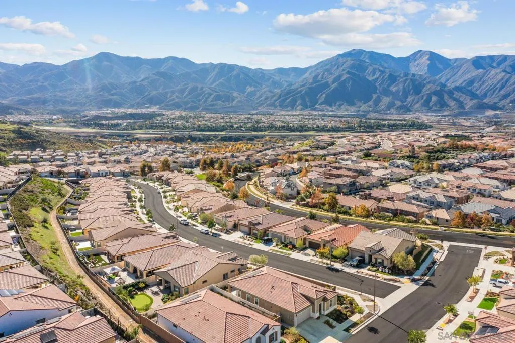 11885 Discovery Ct, Corona, California 92883 home-pic-35