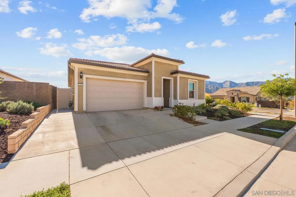 11885 Discovery Ct, Corona, California 92883 home-pic-36