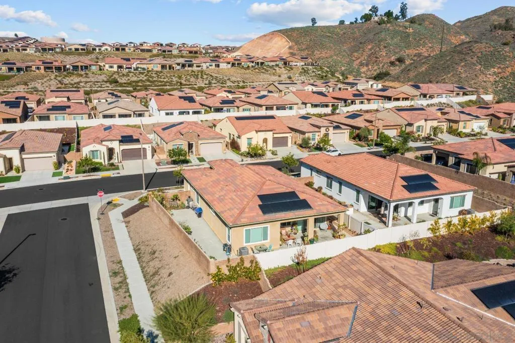 11885 Discovery Ct, Corona, California 92883 home-pic-34