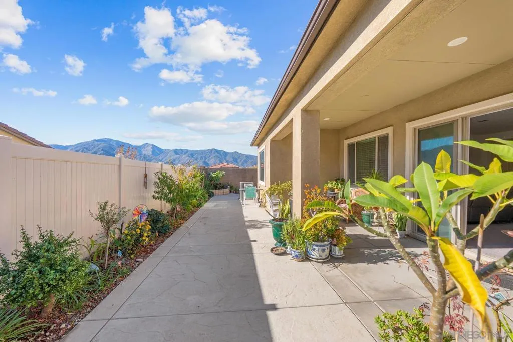 11885 Discovery Ct, Corona, California 92883 home-pic-27