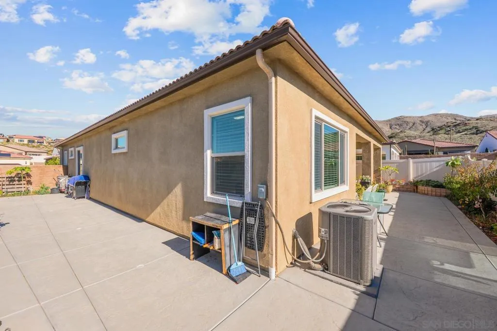 11885 Discovery Ct, Corona, California 92883 home-pic-28