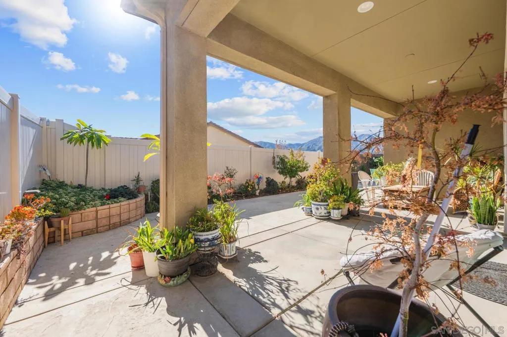 11885 Discovery Ct, Corona, California 92883 home-pic-23