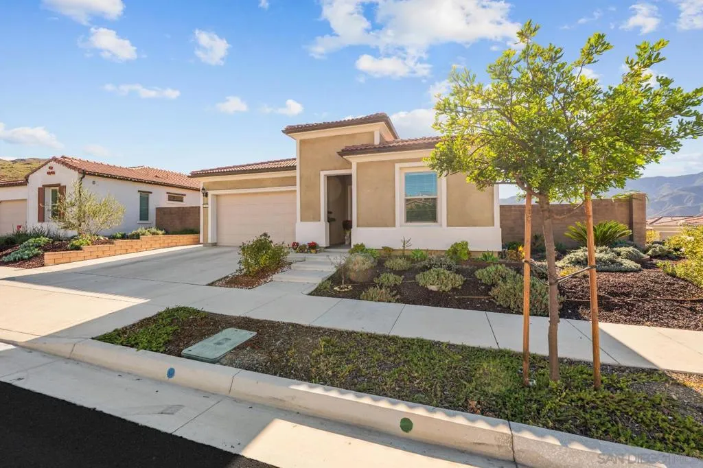 11885 Discovery Ct, Corona, California 92883 home-pic-37