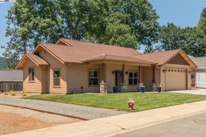 220 Fairway Drive, Weaverville, California 96093