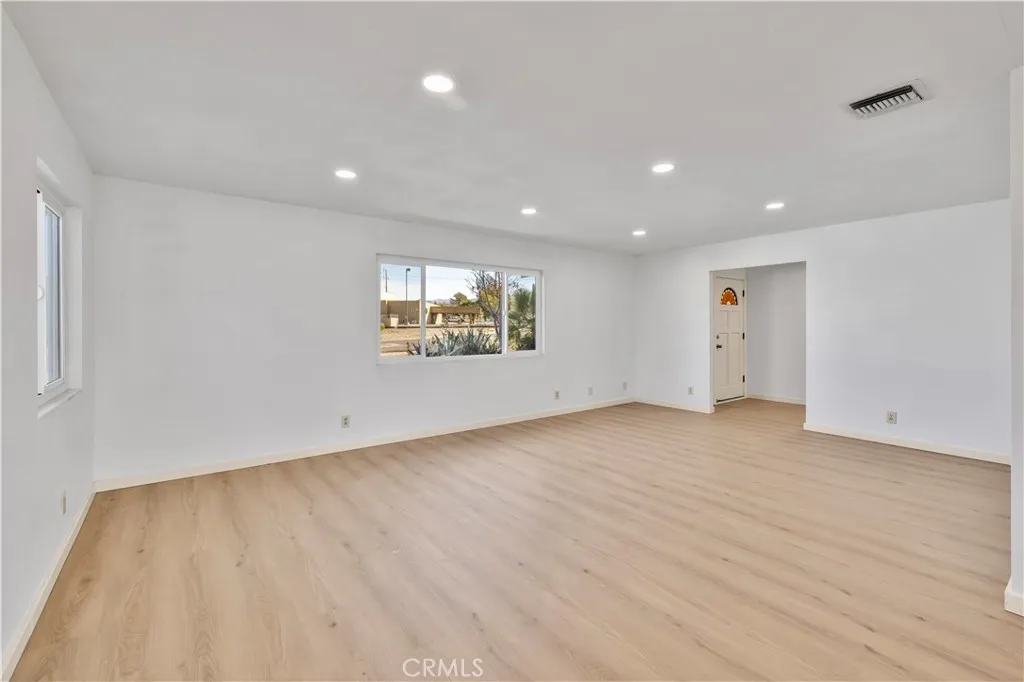 7010 Airway Avenue, Yucca Valley, California 92284 home-pic-8