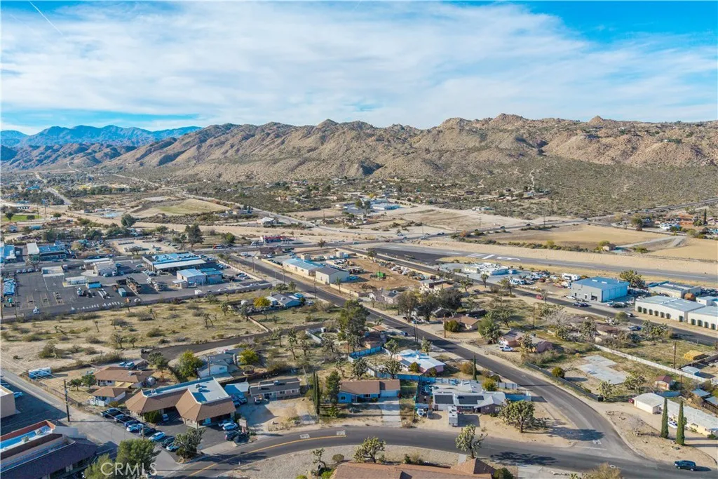 7010 Airway Avenue, Yucca Valley, California 92284 home-pic-56