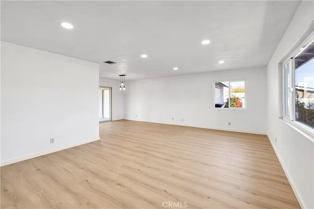 7010 Airway Avenue, Yucca Valley, California 92284 home-pic-4