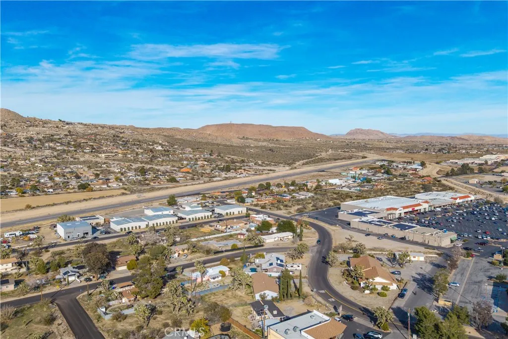 7010 Airway Avenue, Yucca Valley, California 92284 home-pic-60