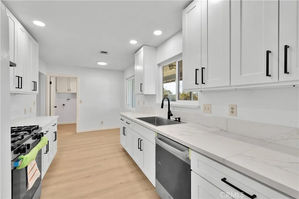 7010 Airway Avenue, Yucca Valley, California 92284 home-pic-11
