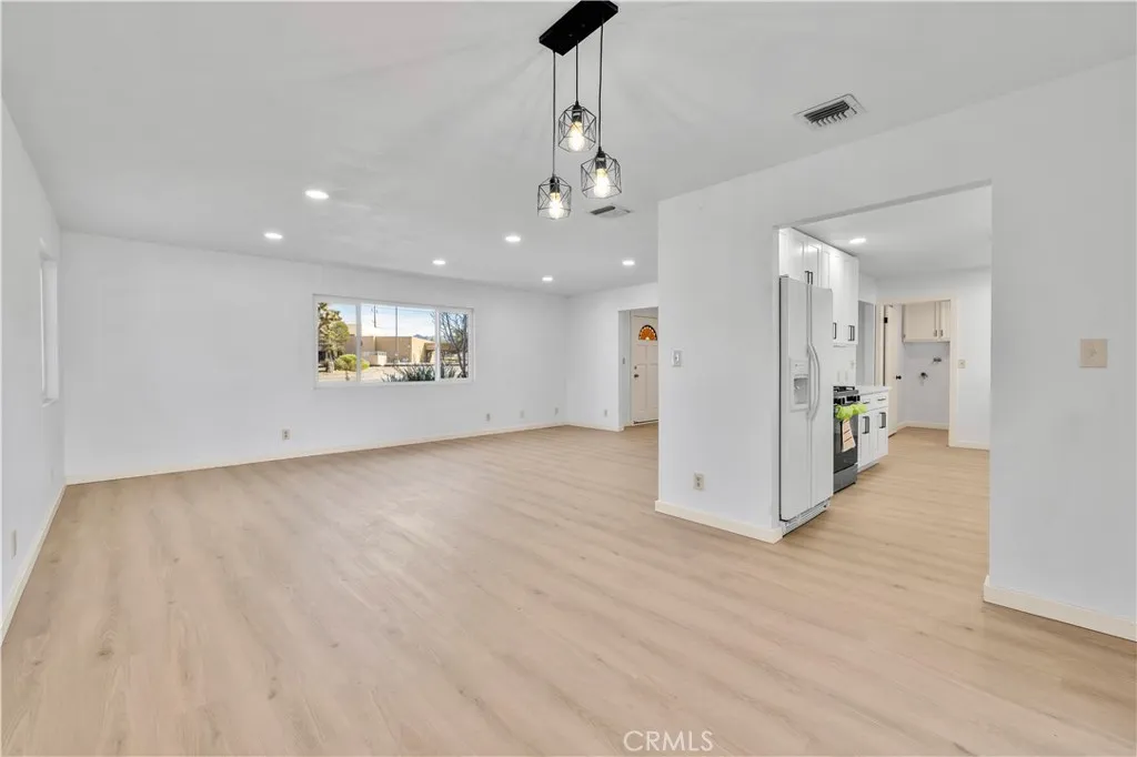 7010 Airway Avenue, Yucca Valley, California 92284 home-pic-10