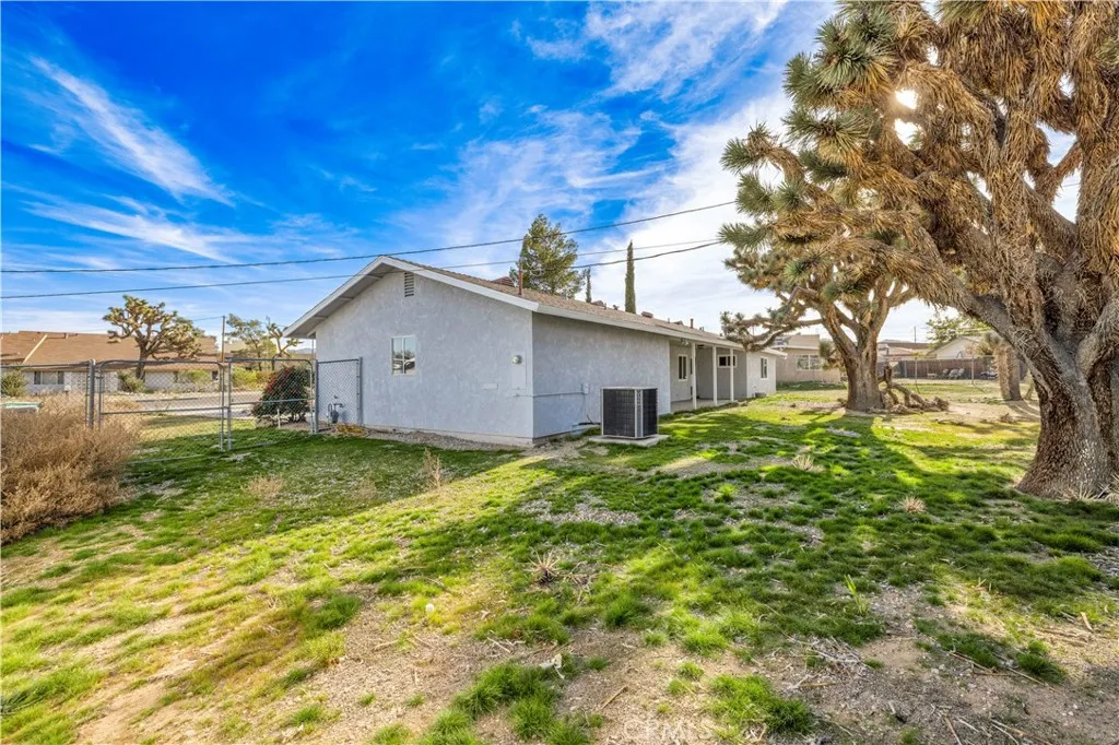 7010 Airway Avenue, Yucca Valley, California 92284 home-pic-54