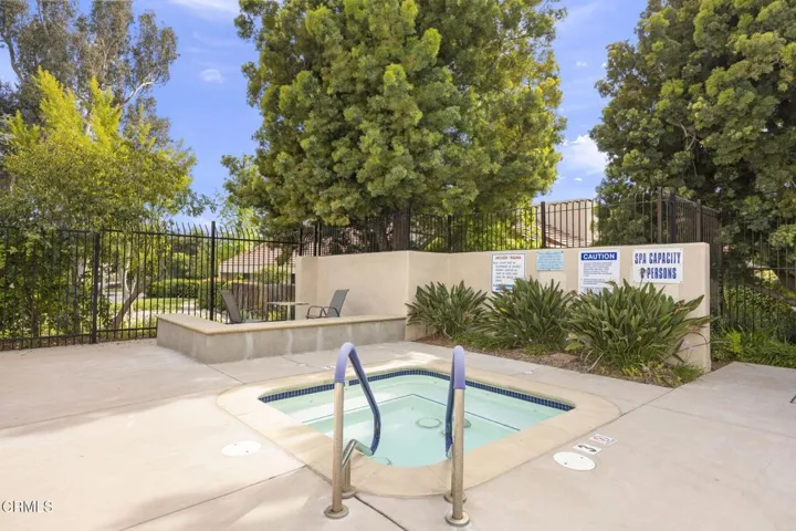 36-web-or-mls-UpmarketMedia_Creekside-5