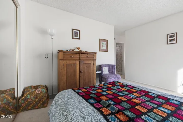 19-web-or-mls-Upmarketmedia_202Car-055