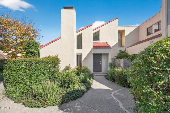 2-web-or-mls-Upmarketmedia_202Car-005