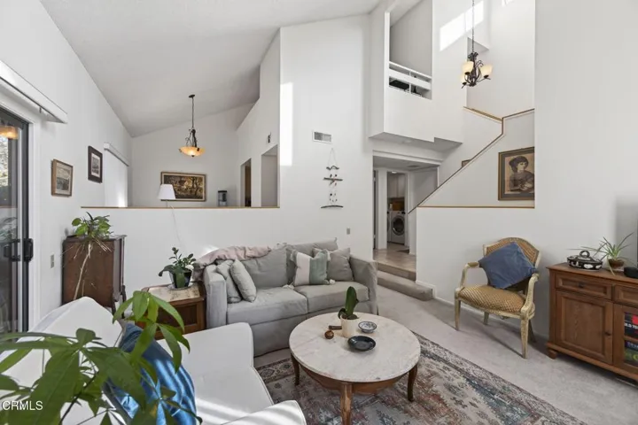 9-web-or-mls-Upmarketmedia_202Car-025