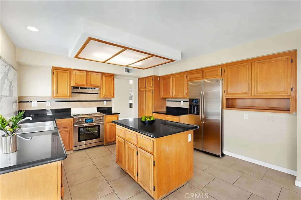 12734 Trotters Lane, Victorville, California 92392 home-pic-18