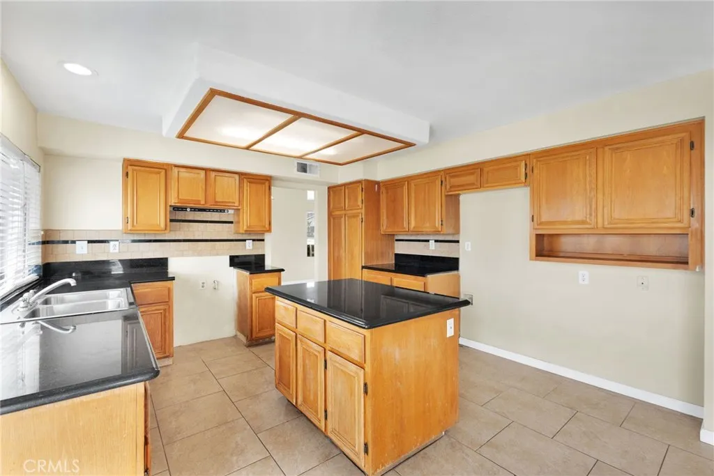 12734 Trotters Lane, Victorville, California 92392 home-pic-17
