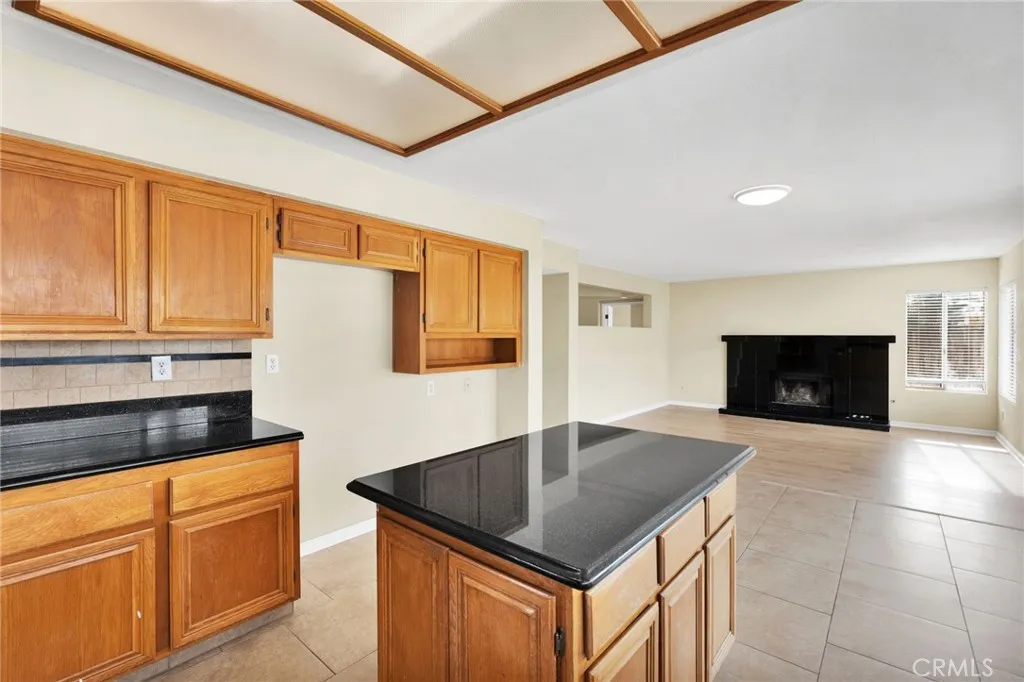 12734 Trotters Lane, Victorville, California 92392 home-pic-16