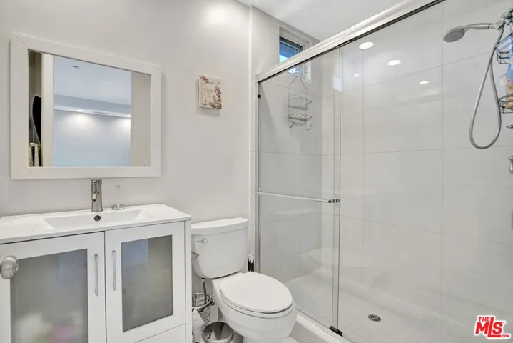Office/ Br5/Pool bath