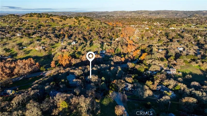 Close proximity to HWY 41, popping over to the coast is quick and easy.