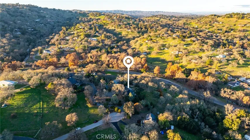 Situated close to parks, trails and the scenic landscapes of the Central Coast. This includes the wonderful Three Bridges Oak Preserve Trailhead.