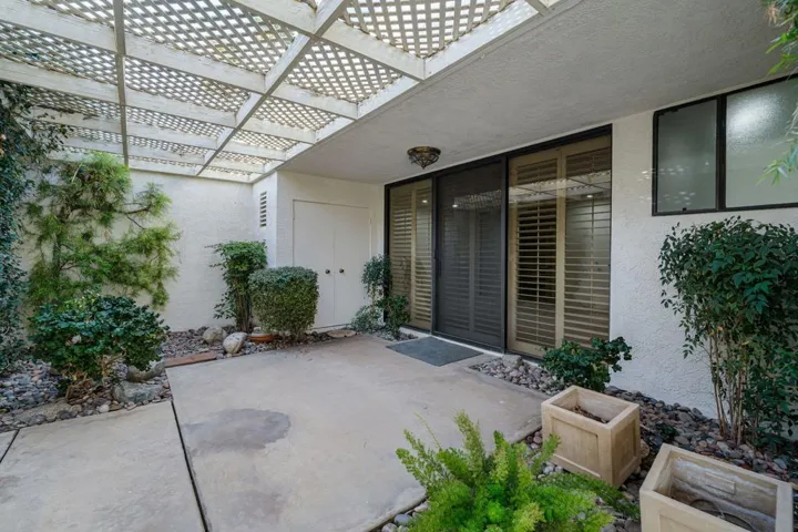 Guest Bedroom 1 Patio off Courtyard