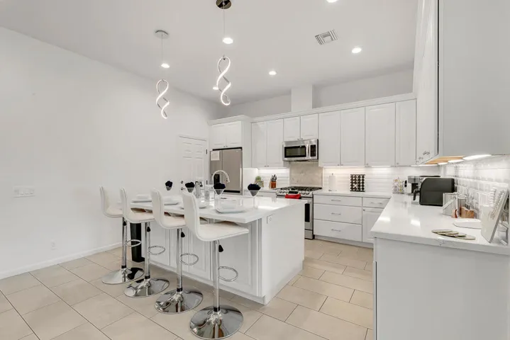12 KITCHEN MLS