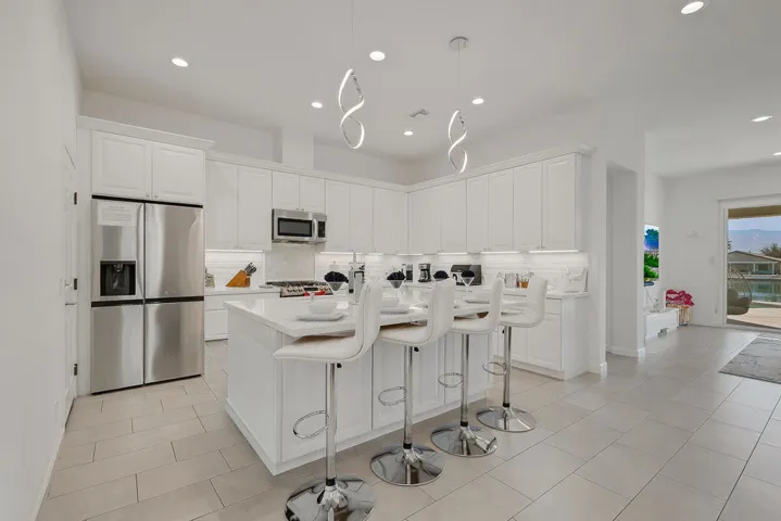11 KITCHEN MLS